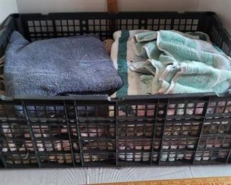 Crate w/towels
