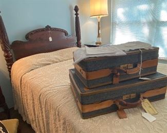 HARTMANN LUGGAGE  ON THE BED