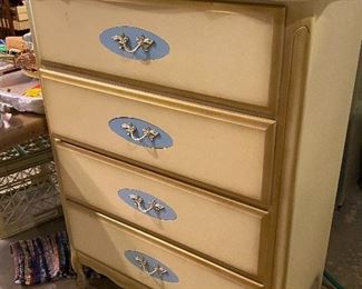 FRENCH PROVINCIAL STYLE CHEST OF DRAWERS - THANK YOU FOR COMING TO OUR SALE