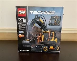 LEGO Technic Volvo Excavator No. 42053
Lot #: 13