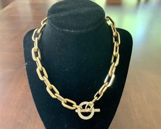 Michael Kors Link Toggle Necklace
Lot #: 18