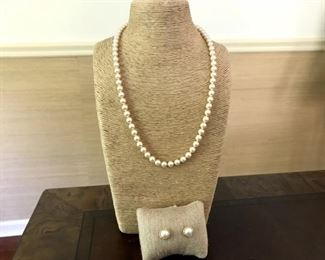 Fashion Pearl Necklace And Earrings
Lot #: 32