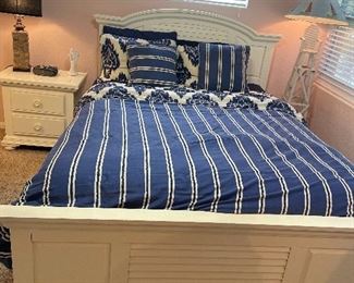 White queen size bed
