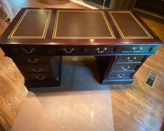 Hekman partners desk no damage 