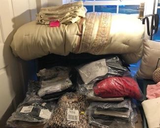 Comforter set, brand new clothes