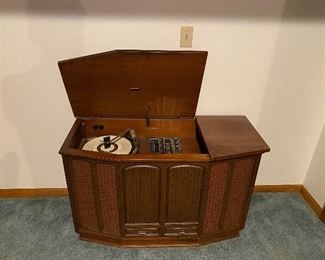 Zenith Console record player turntable - Solid State