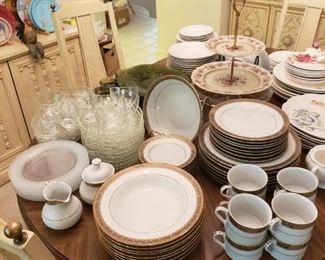 Numerous dish sets including Lenox, buffet plates with cups both clear an green, white with gold & platinum rim dish set