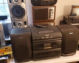 Sony 3 CD player with cassette and AM/FM radio and removable speakers, cassette player, 2 speakers