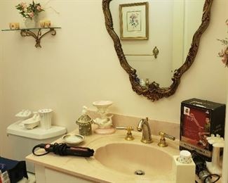 "Snow White" gold mirror, curling iron, bathroom items