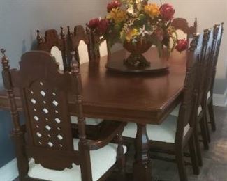 Ricardo Lynn & Co.  Teak dining table with 3 leaves & 8 chairs