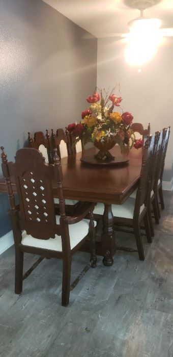 Ricardo Lynn & Co.  Teak dining table with 3 leaves & 8 chairs