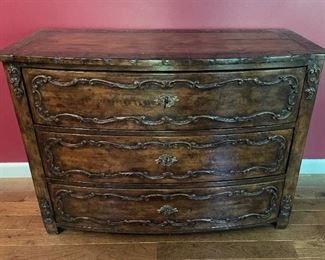Antique chest of drawer