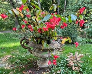 Outdoor urn