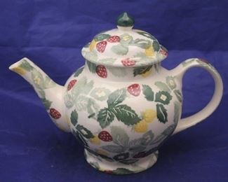 74 - Bridgewater English Teapot 5 1/2" x 9"
