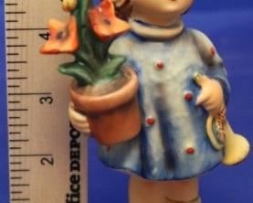 226x - Hummel Figure "Congratulations"
