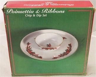 724 - Poinsettia & Ribbons chip & dip set in box
