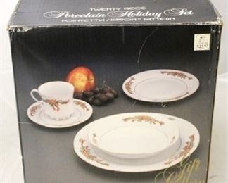 730 - Gift Gallery 20 pc porcelain holiday set in box
