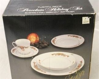 731 - Gift Gallery 20 pc porcelain holiday set in box
