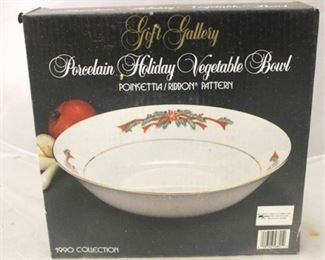 753 - Gift Gallery porcelain holiday bowl in box
