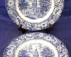 791 - 2 Liberty Blue dinner plates 9 3/4"
