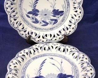 794 - 2 Reticulated blue & white plates 10 1/2"
