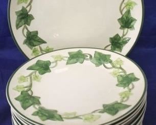 802 - 13 Franciscan Ivy 9 1/2" dinner plates
