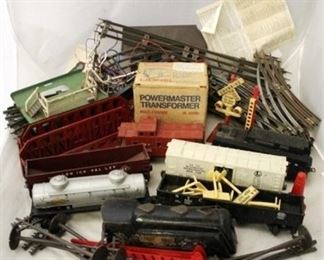 827 - Lot of assorted vintage train items

