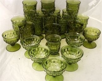 828 - 23 Vintage green glass stemware
