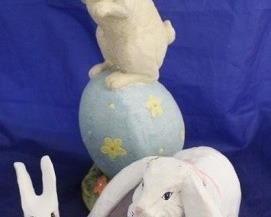 984 - 3 Rabbit figurines
