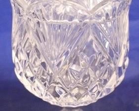 1018 - Crystal candy dish w/ lid 9" tall
