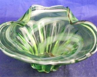 1028 - Murano art glass bowl 6 1/2" round
