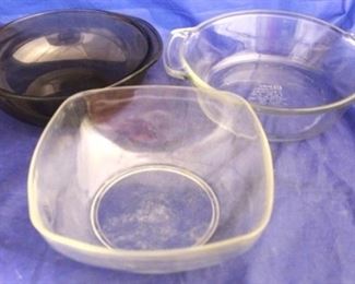 1045 - 3 Pyrex dishes

