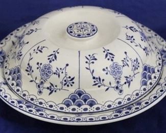 1517 - English Saxon china covered dish 10 x 4
