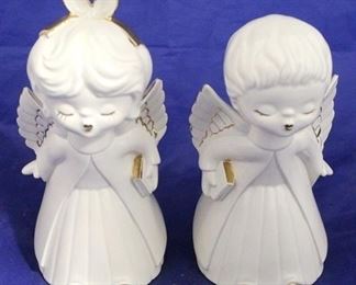 1553 - Pair ceramic angel figures 8"
