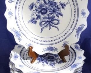 1562 - 12 Blue & white dinner plates 12 1/2
