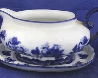 1577 - Blue & white gravy boat with underplate
