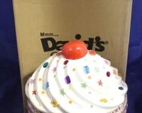 1610 - David's cookies cupcake cookie jar in box 11"
