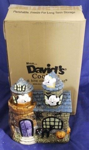 1615 - David's cookies haunted house cookie jar in box 6 1/2
