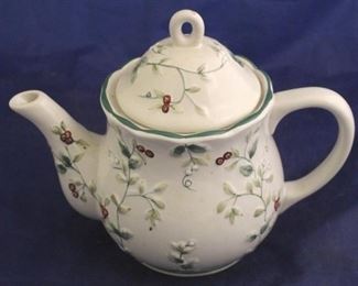 1638 - Pfaltzgraff tea pot 8"
