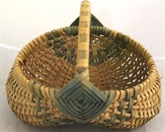 1697 - Vintage egg basket 10 x 6 1/2
