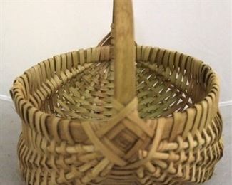 1706 - Vintage basket 9 x 8
