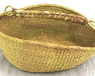 1708 - Vintage sweetgrass basket with handle 19 x 15 x 11
