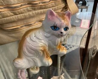 Porcelain kitty