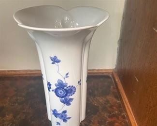Blue and white vase Made in Denmark, 8592, 370.