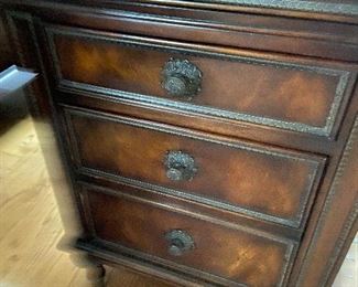 Details of Desk, It has a leather top also