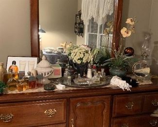 AMERICAN DREW MADE IN NC QUEEN BEDROOM