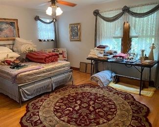 Queen size bed with mattress is excellent condition