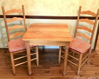 Adorable Farmhouse Oak Table and Chairs
