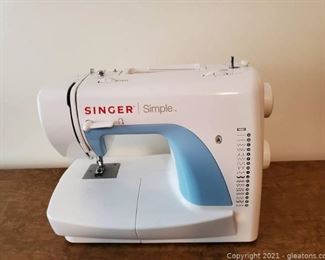 Single Simple Sewing Machine