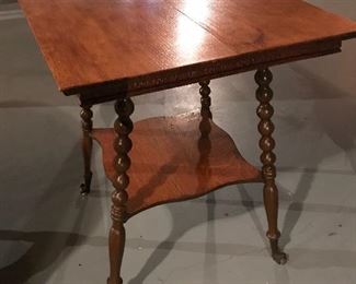 Lovely ball and claw feet oak parlor table.